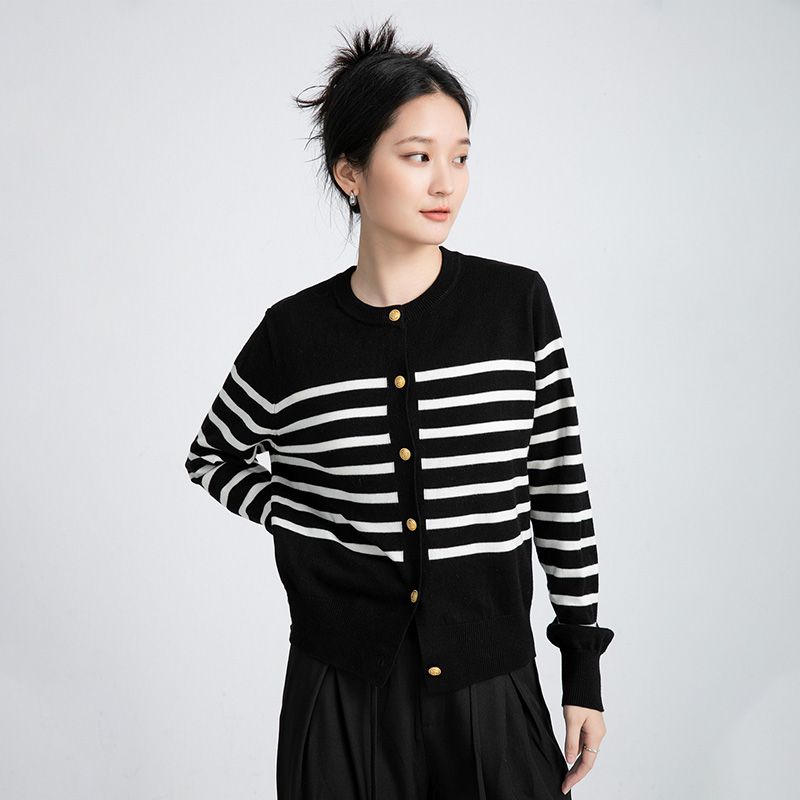 衣唱衣合经典黑白条纹针织开衫