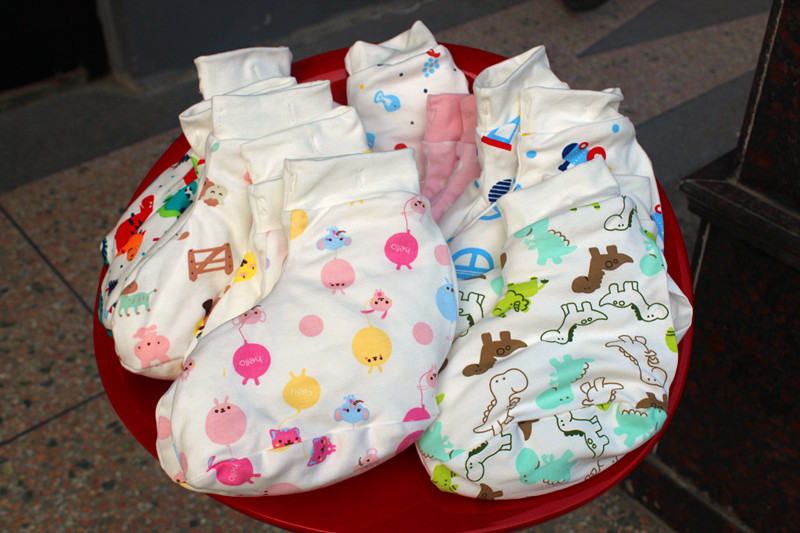 宝宝蚕丝脚套秋冬加厚护脚保暖鞋套软底鞋袜子防睡袋裤脚上缩拆洗