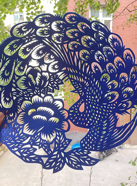 传统手工剪纸窗花孔雀大展拍照摄影创意蓝色镂空刻纸成品剪纸画
