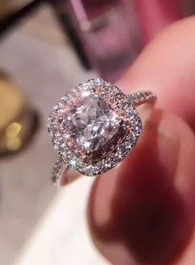 S925纯银仿真钻戒女群镶克拉订结婚戒 简约镀18K铂金粉钻方钻夸张