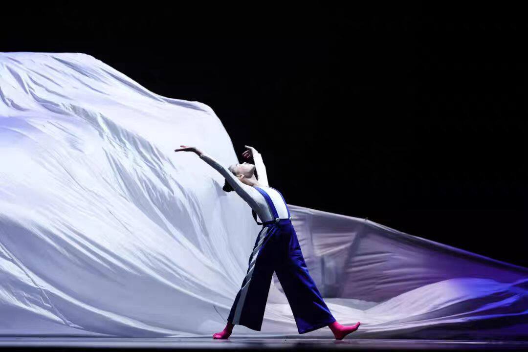 第十二界小荷风采乘风破浪舞蹈演出服儿童背带裤表演糖果色袜子