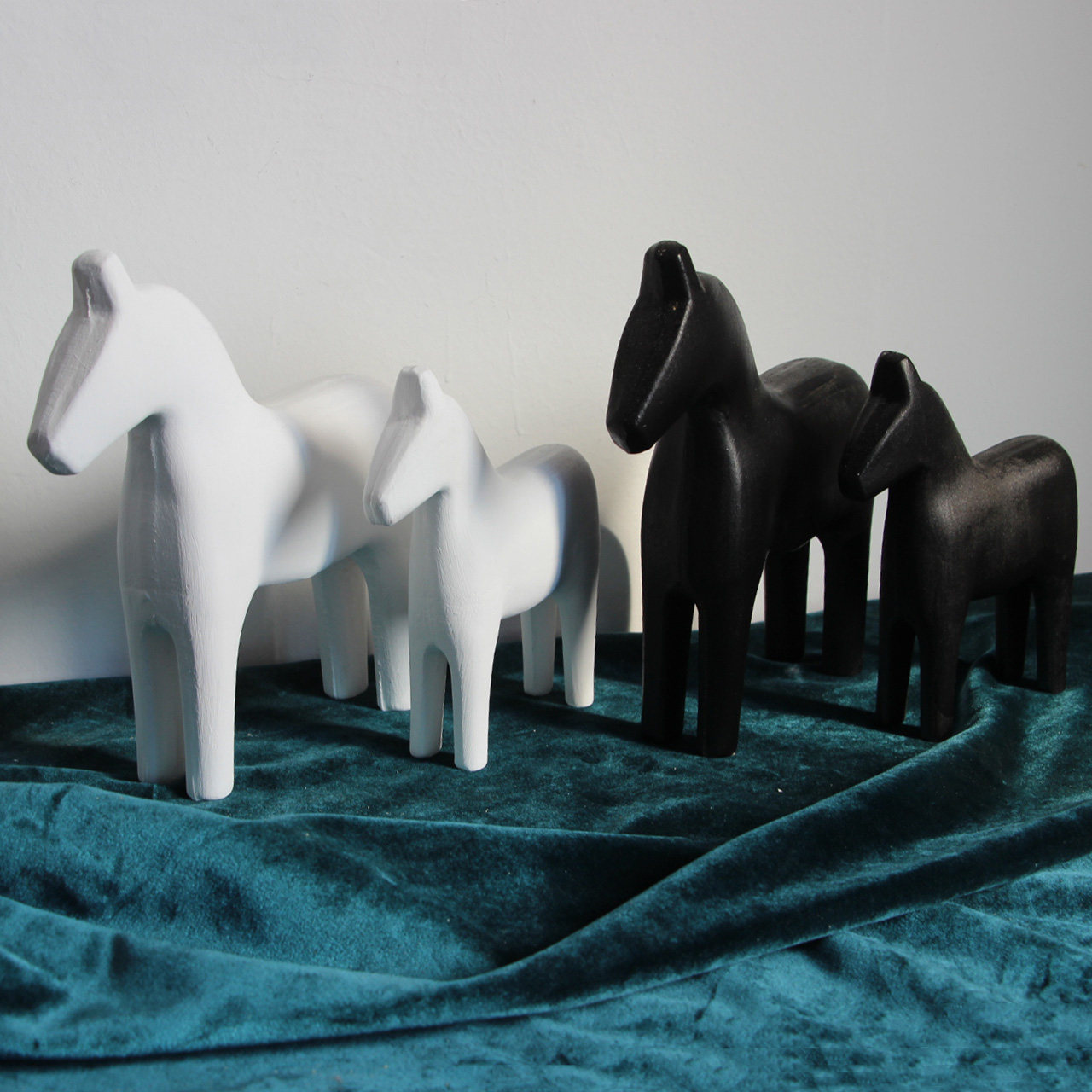 黑白色手工木雕小马摆件家居装饰品可爱动物造型桌面工艺品木质