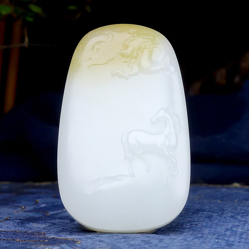 新疆和田玉羊脂白玉生肖马龙马精神吊坠