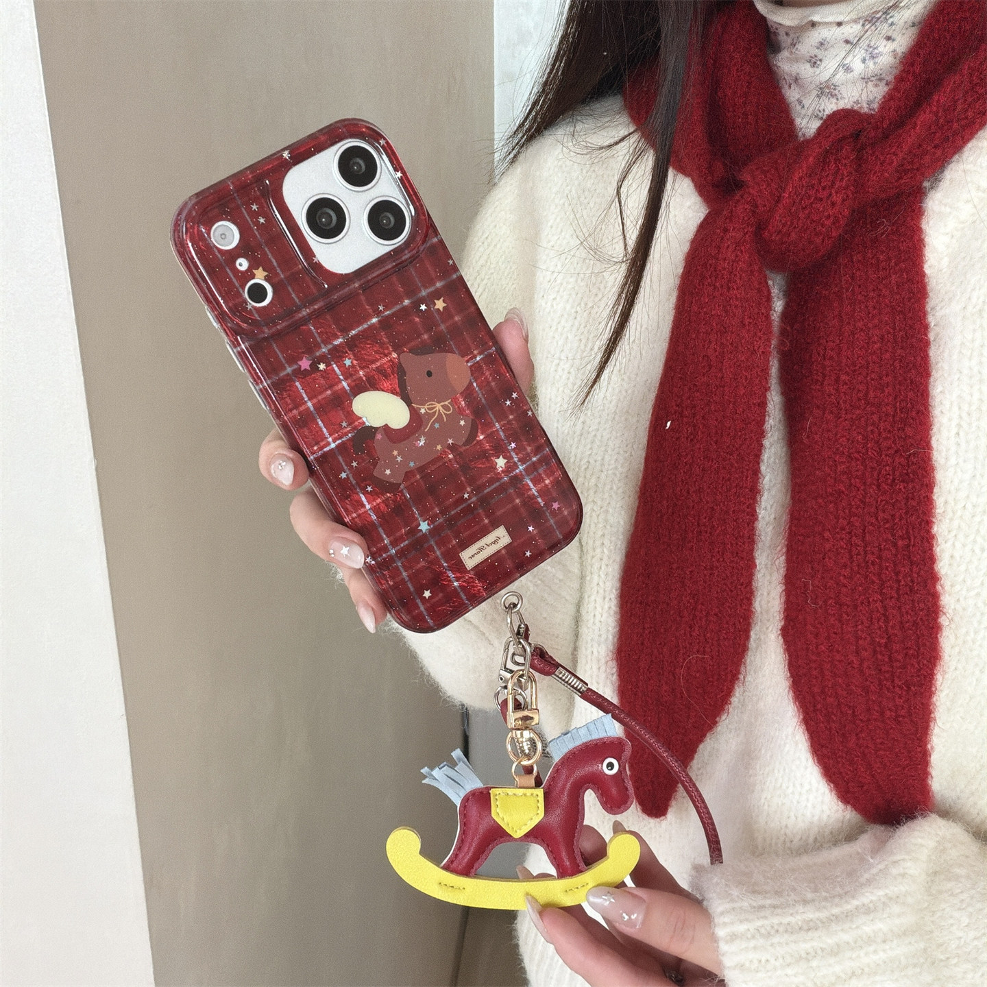 新年酒红格纹可爱小马适用iphone17promax手机壳苹果16新款15锡纸纹14pro女款13超火15promax防摔保护套,3C数码配件,手机保护套/壳,淘宝优惠券,粉丝福利购,淘宝优惠卷
