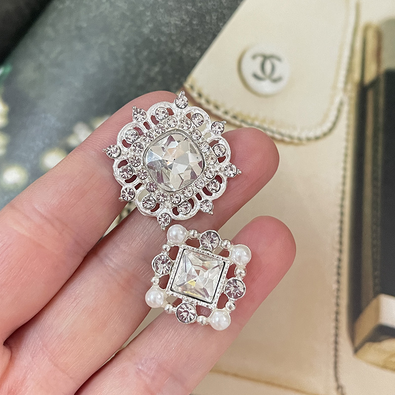 小香风合金镶钻珍珠纽扣