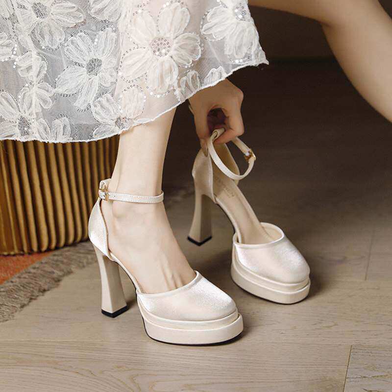 绸缎不累脚主婚纱神器伴娘婚鞋女防水台粗跟高跟鞋圆头玛丽珍单鞋