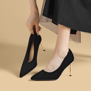 绝美不累脚水钻婚鞋女2026春新款细跟性感黑色绒面单鞋尖头高跟鞋
