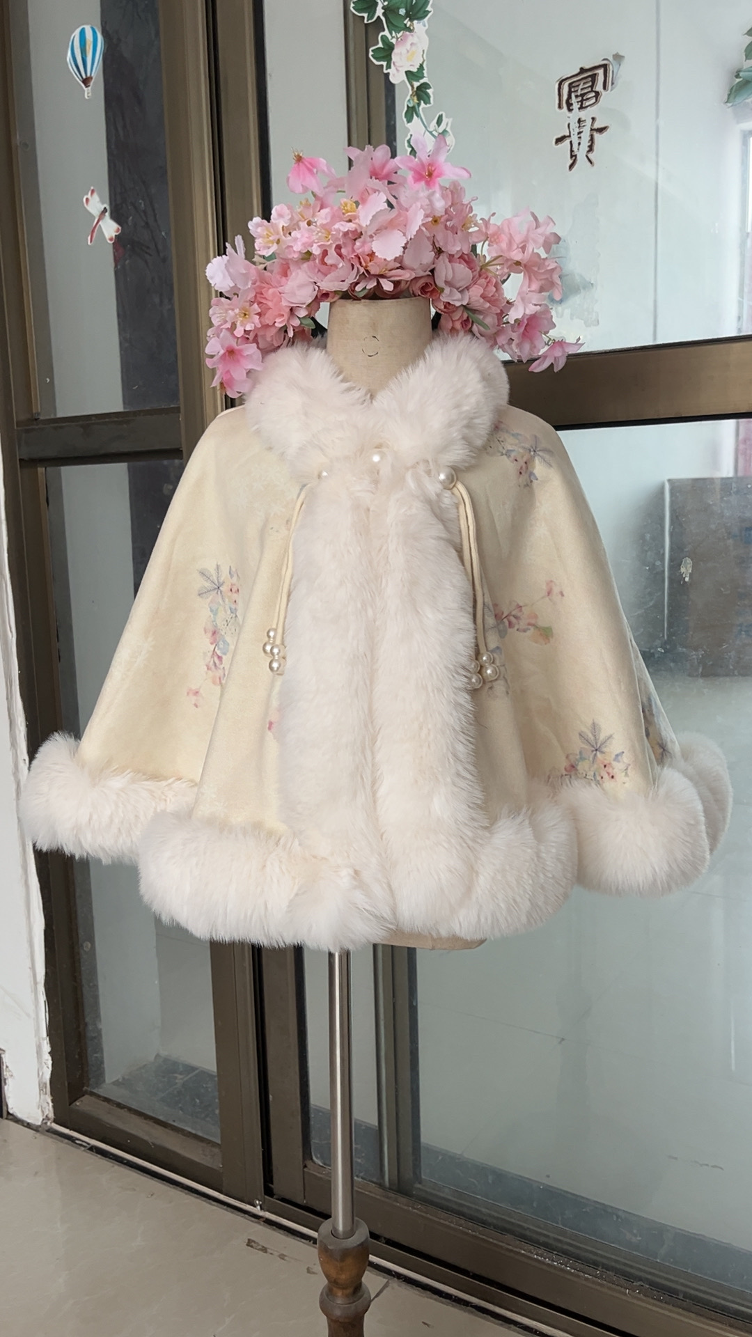 六小姐国风披肩白色毛领斗篷加绒高级感订婚旗袍外搭2025秋冬新款