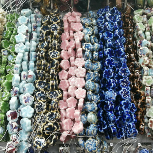 15mm陶瓷五瓣桃花 红绿蓝粉卡颜色多通孔花型珠手链项链手作配件