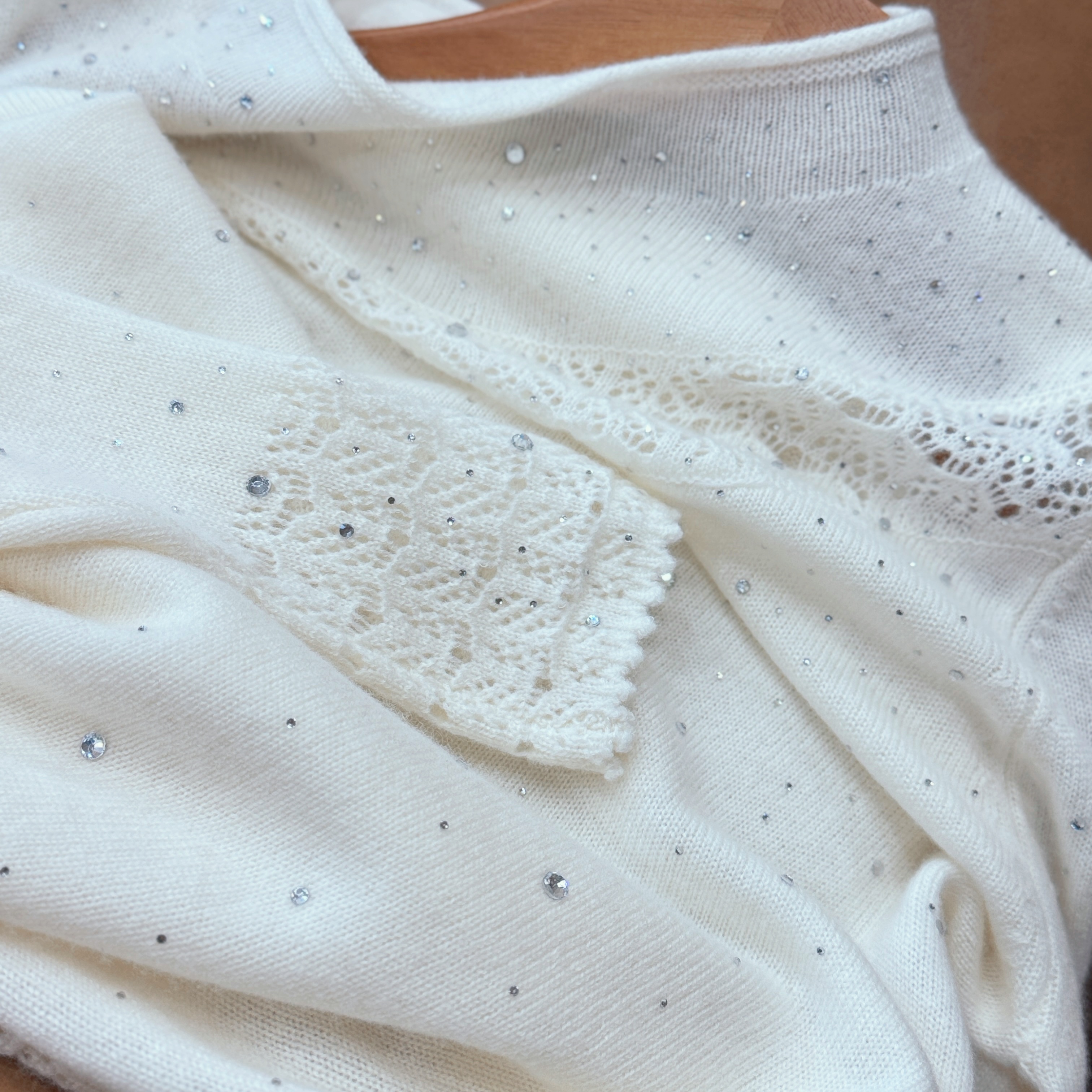 简约风羊绒镂空温柔2025冬季新款