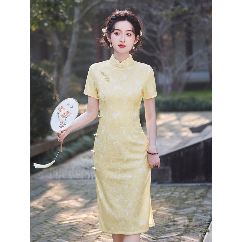 鹅黄色高端气质旗袍女新中式夏季订婚日常穿提花连衣裙2025年