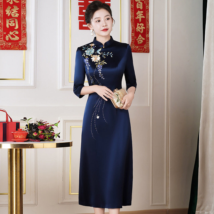 妈妈婚礼服2026秋冬新款醋酸刺绣喜婆婆婚宴装旗袍高端女装连衣裙