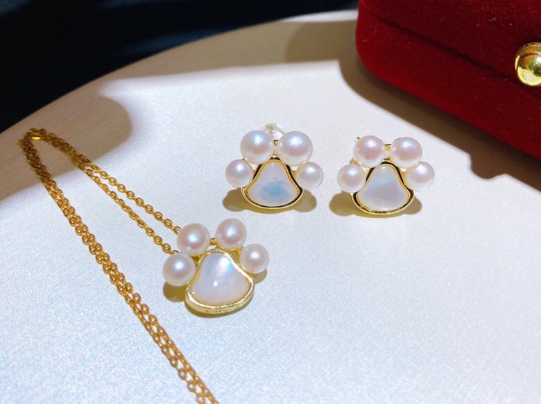 天然淡水珍珠猫爪耳钉扁圆