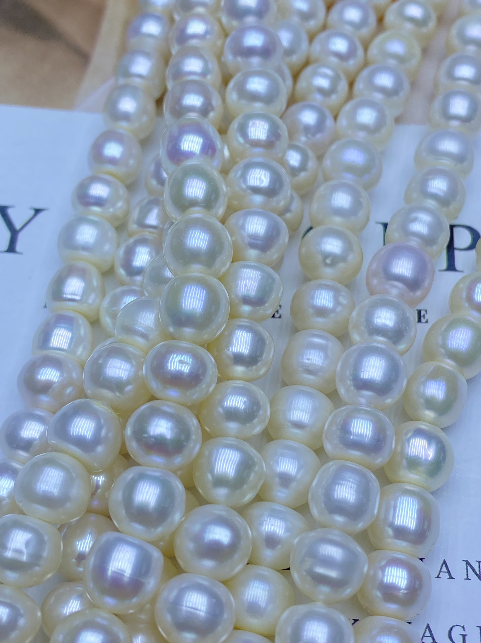 珍貅天然淡水珍珠项链无核9-10mm厚扁胖圆面包形微少瑕强光妈妈链