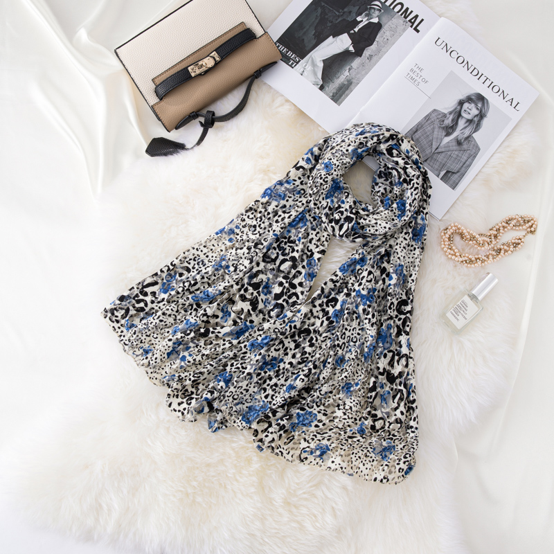 洋气百搭气质女薄丝巾复古蓝花色豹纹纱巾镂空蕾丝围巾外搭长披肩