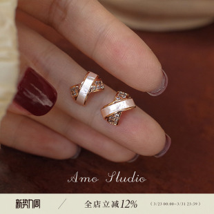 AMO贝壳交叉闪钻耳钉轻奢气质小众设计耳环百搭温柔通勤高级耳饰