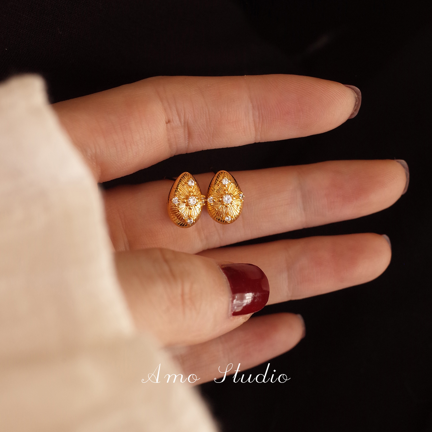 AMO金色闪钻水滴耳环中古宫廷风