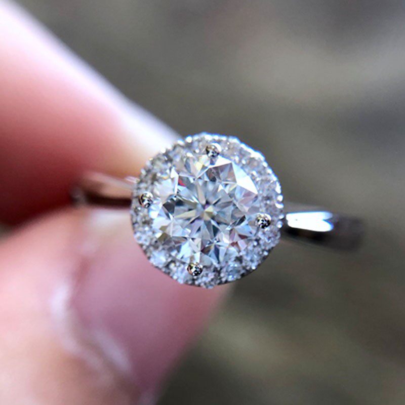 1克拉钻戒女 铂金围一圈四爪圆形群镶满钻戒指 求婚 钻石戒指