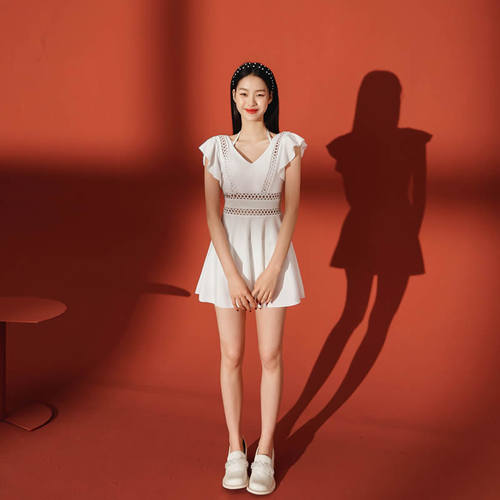 少年齐少女保守连体泳衣