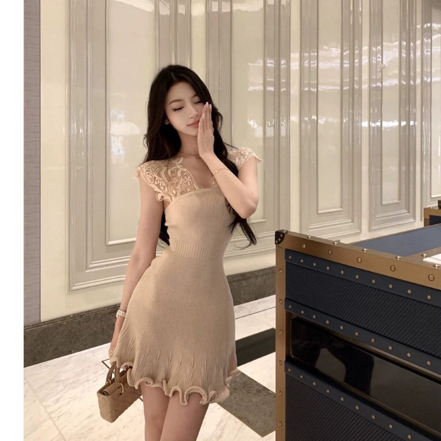 OKMASHOP 梦幻暗语 蕾丝v领连衣裙女春夏季气质修身收腰镂空裙子