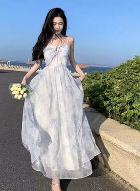法式超好看的露肩收腰A字连衣裙2026夏季初恋风吊带雪纺裙女露背