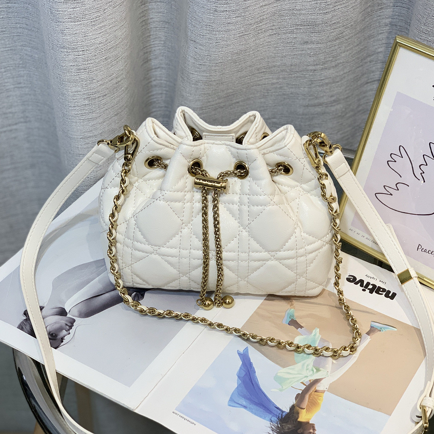 小香风菱格链条包女2026新款小牛皮女包抽绳水桶包百搭单肩斜挎包