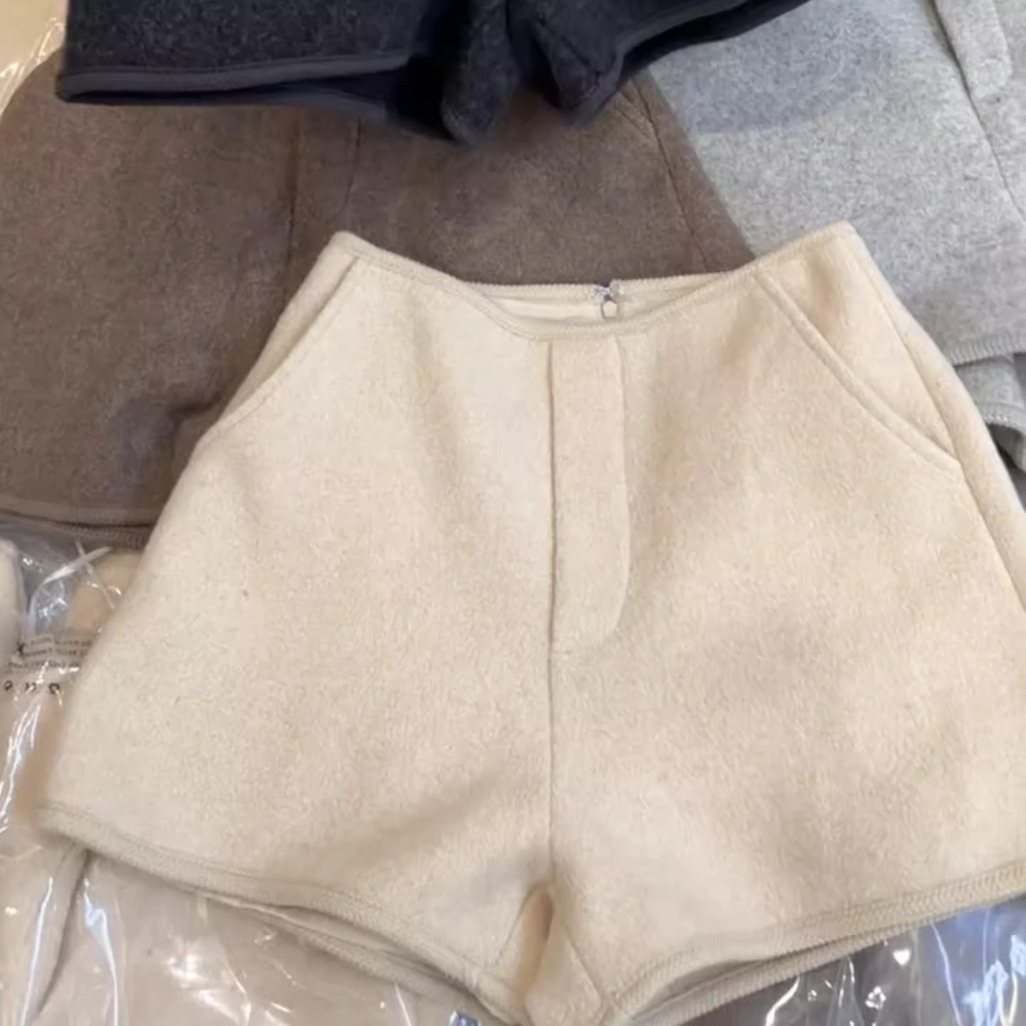 杏色秋冬新款流行简约修身女外穿裤子高腰显瘦纯欲软糯毛呢短裤,女装/女士精品,休闲裤,淘宝优惠券,粉丝福利购,淘宝优惠卷