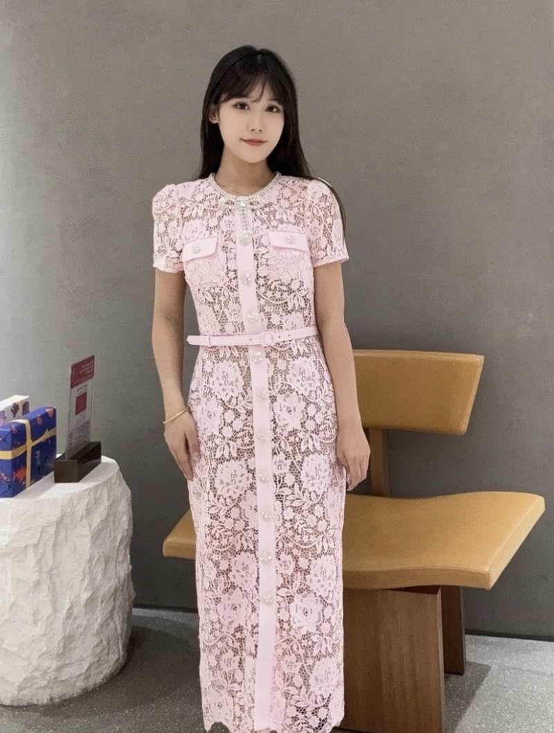 2024新款原版粉色蕾丝镂空刺连衣裙