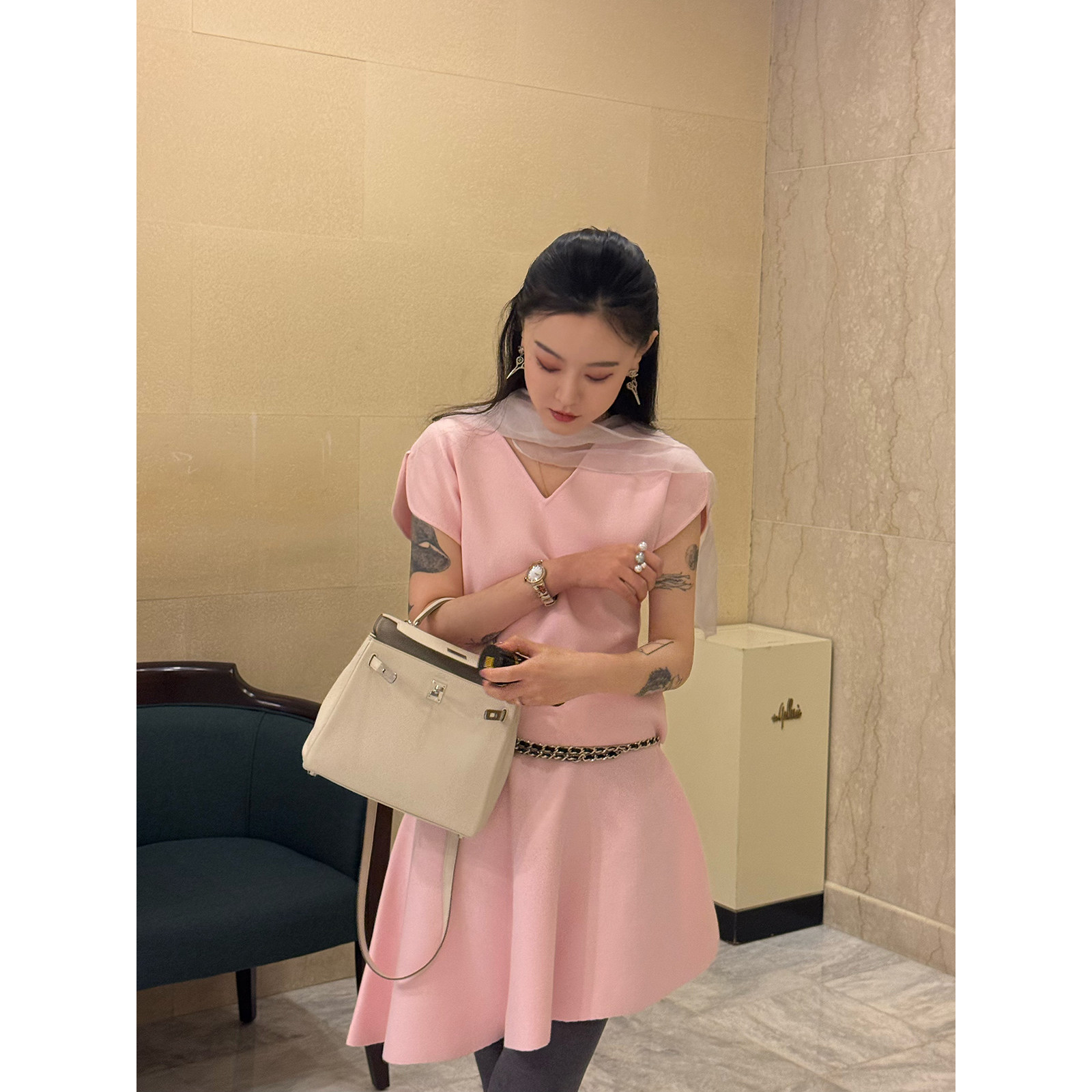 DUO智仙生 粉标 千金玫瑰 粉色针织气质半袖和波浪半裙套装