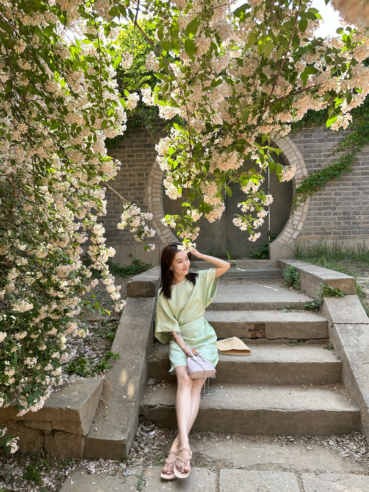 DUO智仙生黑标 水岸花影 兰花蜻蜓绿玉色绣花新中式收腰连衣裙