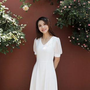 《BLOSSOM》韩国复古简约轻婚纱 法式v领文艺草坪婚礼礼服出门纱