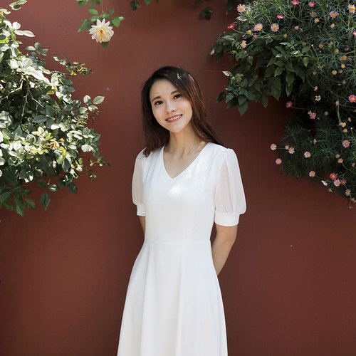 韩国复古风简约v领草坪婚礼礼服