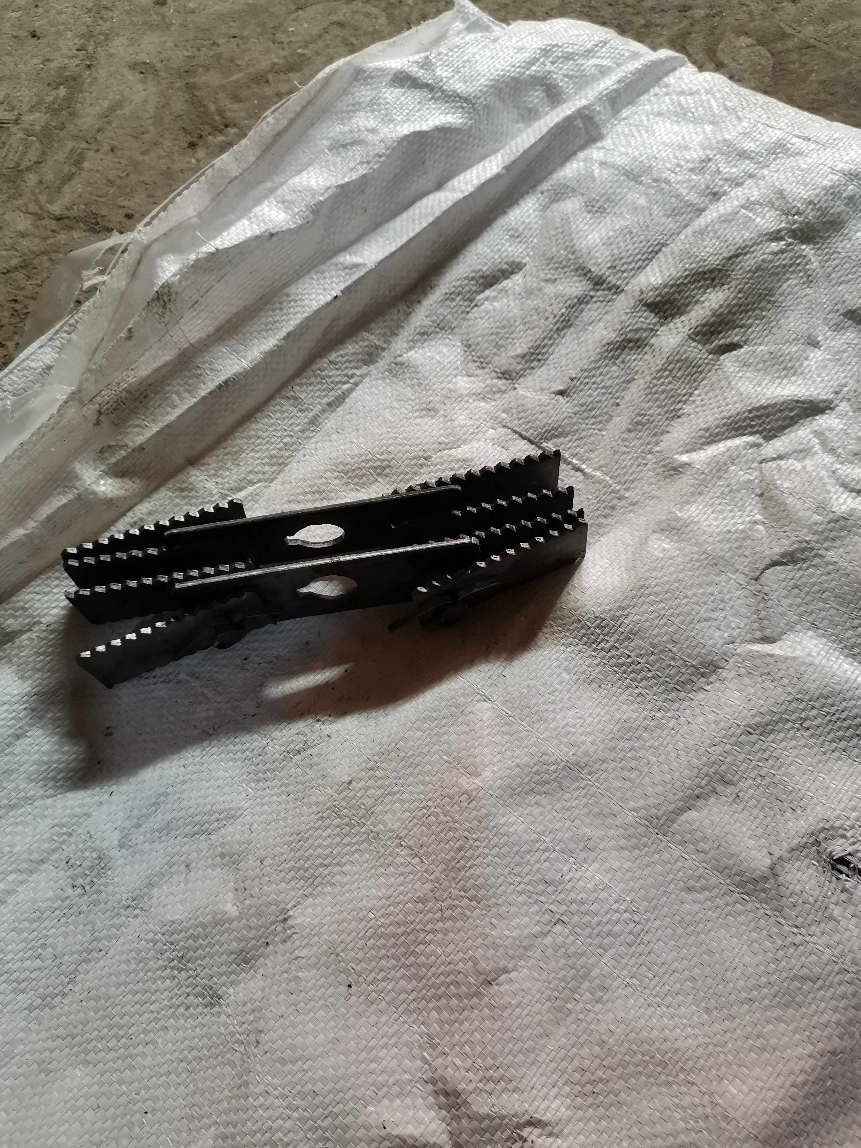 定制粉碎机配件20型26锤片刀式磨盘c爪齿机头150型玉米磨粉机磨片