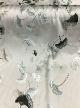 银灰色底仿绣银杏叶印花真丝弹力缎面料19姆米重磅桑蚕丝旗袍布料