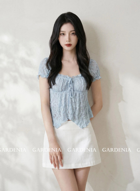 Gardenia 蓝色温柔皱感蕾丝系带泡泡袖衬衫女夏季不规则百搭上衣