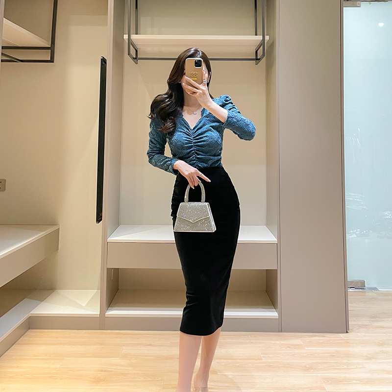 水溶蕾丝上衣女春季新款女人味时髦V领长袖内搭显瘦短款打底小衫