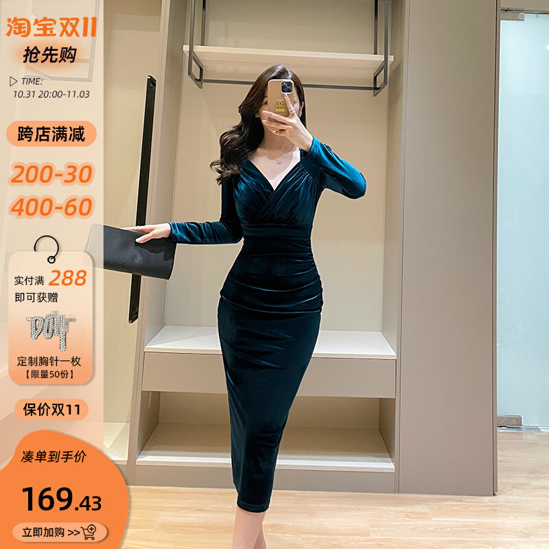 速发轻奢纯色丝绒连衣裙秋冬新款高端复古气质V领长袖包臀裙