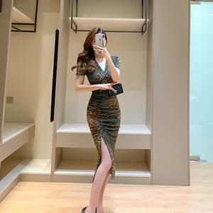 丝绒烧花连衣裙夏季新款气质优雅女人味V领短袖收腰开叉包臀裙女