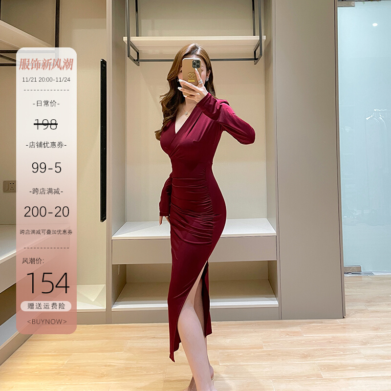 高级感时尚修身连衣裙秋新款纯色V领长袖垫肩褶皱开叉包臀打底裙