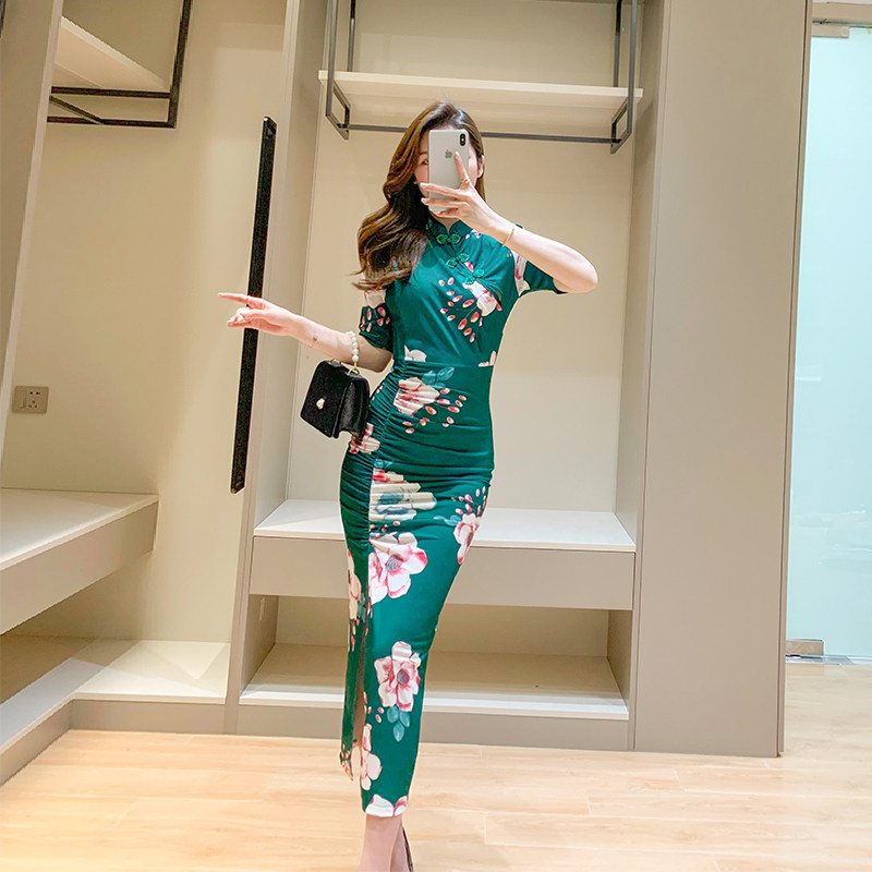 优雅绿色印花中袖开叉包臀裙