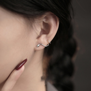 纯银灵动小蛇耳钉2025新年蛇耳饰一体式缠绕蛇形耳夹绿眼睛蛇耳环