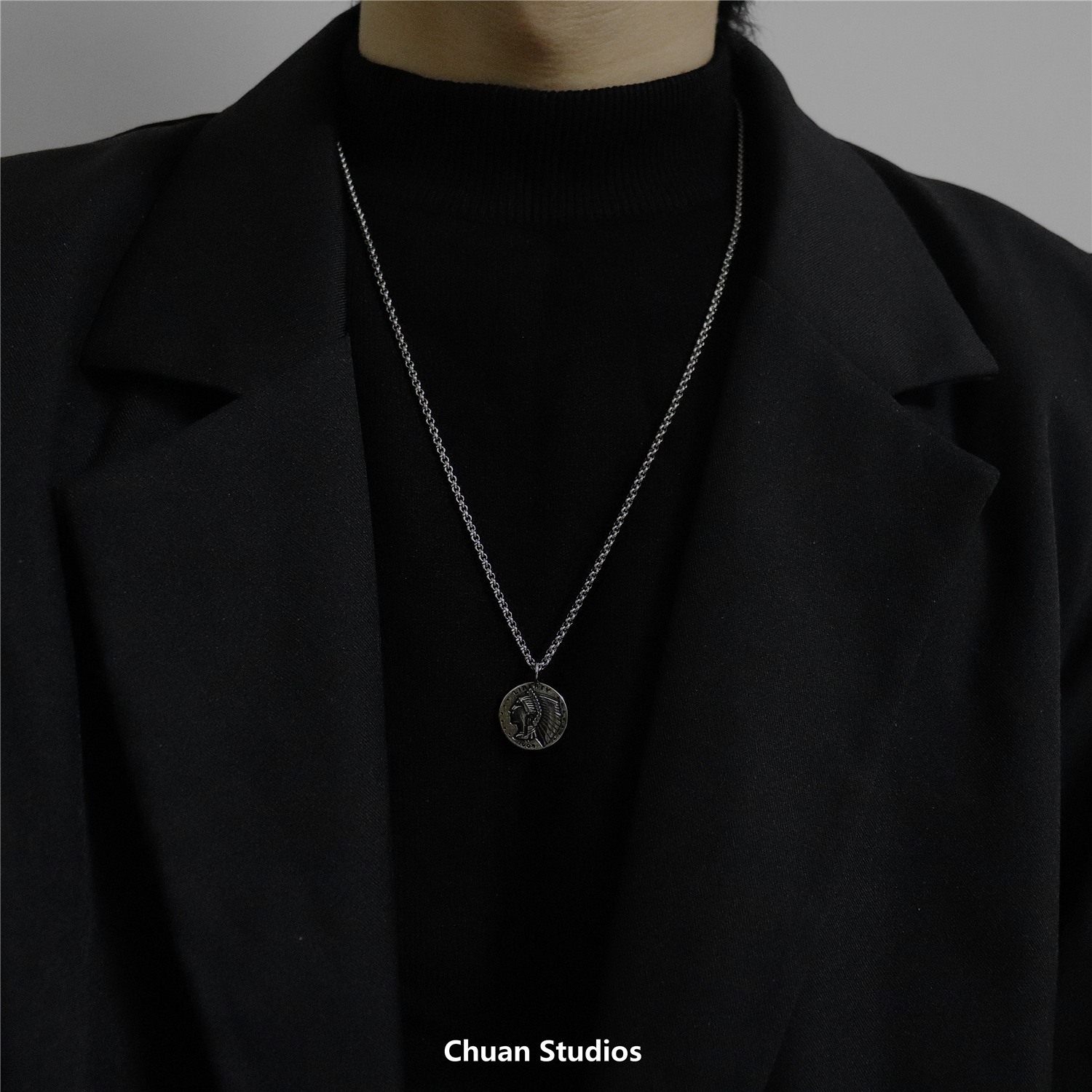 chuan/19 欧美暗黑冷淡风双面人像雕刻项链女毛衣链男钛钢情侣款