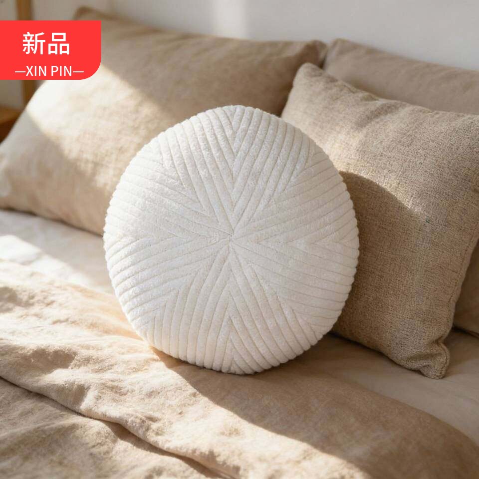 北欧风可爱云朵绒球抱枕靠垫