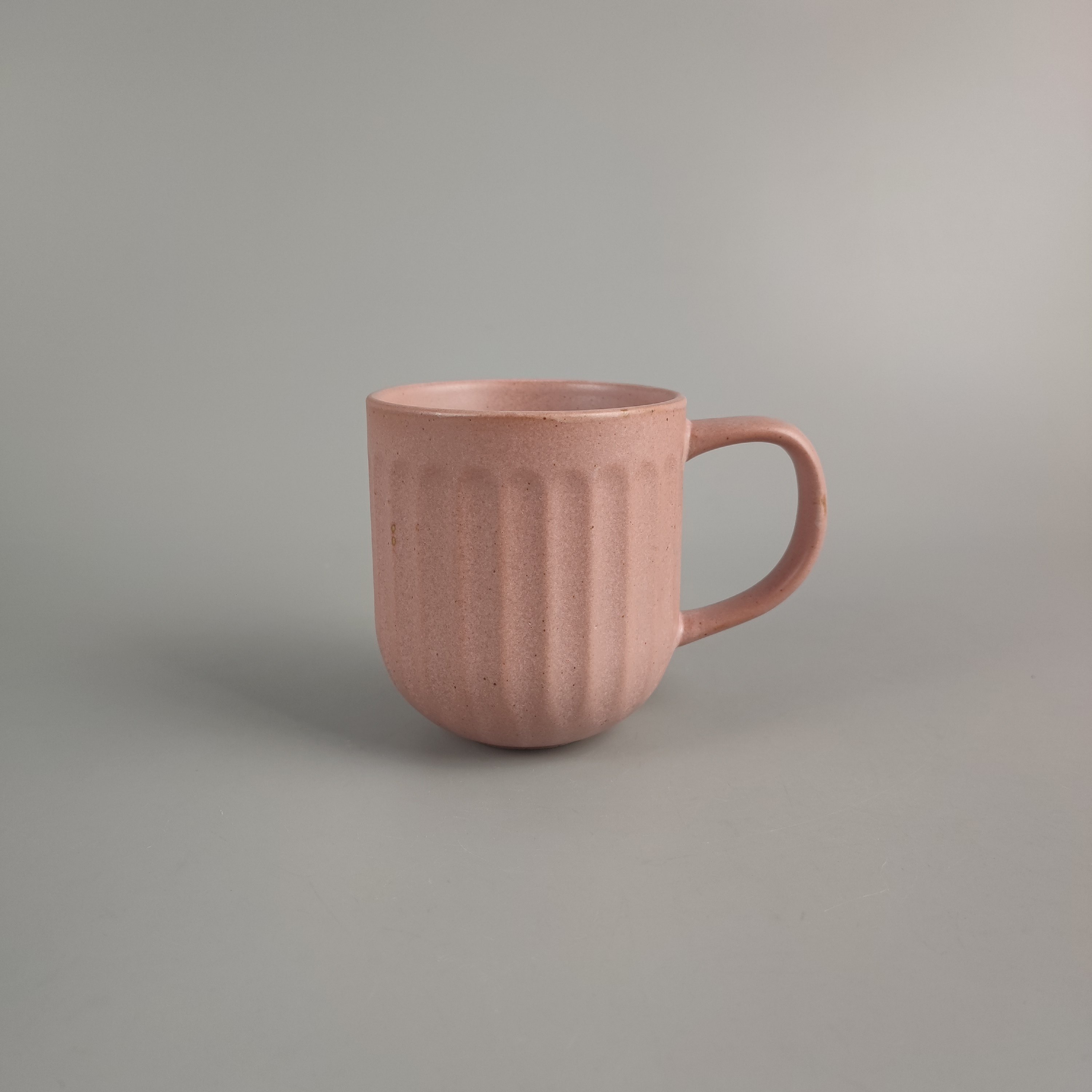 外贸出口尾单瑕疵陶瓷餐具北欧复古个性粉色浮雕哑光质感马克杯杯