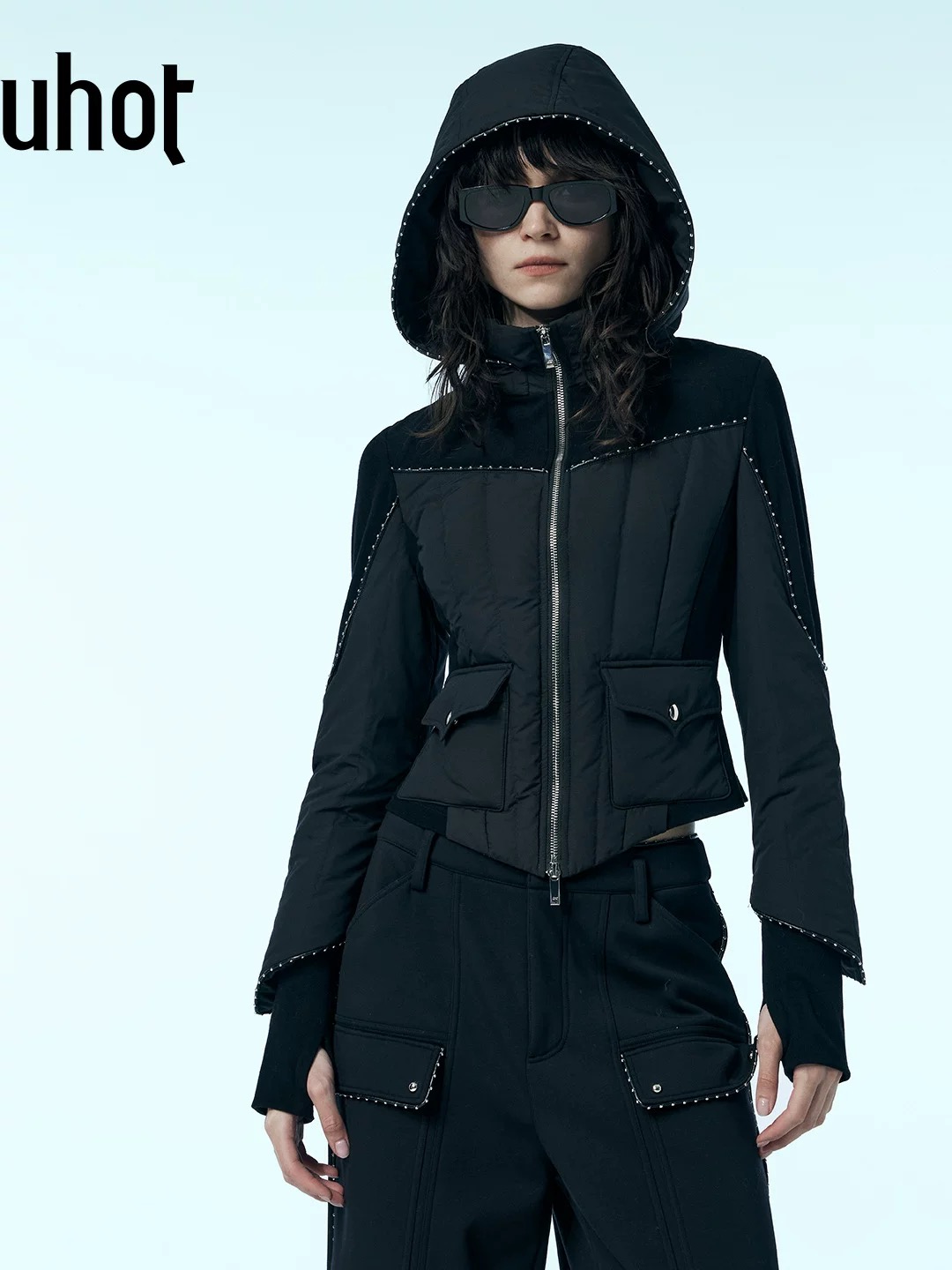 uhot/诱货黑色连帽修身鹅绒上衣短款廓形轻盈保暖25新款UWWW2W440