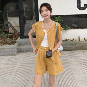 黄色高级感套装女2025夏季新款韩系复古超好看短袖衬衫短裤两件套图片