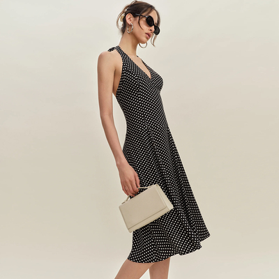 法式挂脖V领收腰A摆连衣裙