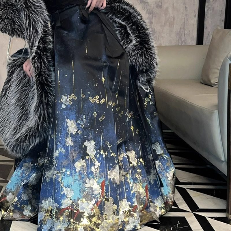 清仓仿妆花织金马面裙青染半身裙明制汉服国风女款白搭深蓝色秋冬图片