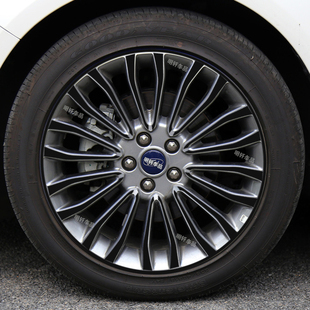 17款福特蒙迪欧改装轮毂贴纸18寸专用黑化车贴膜划痕遮盖七彩镭射