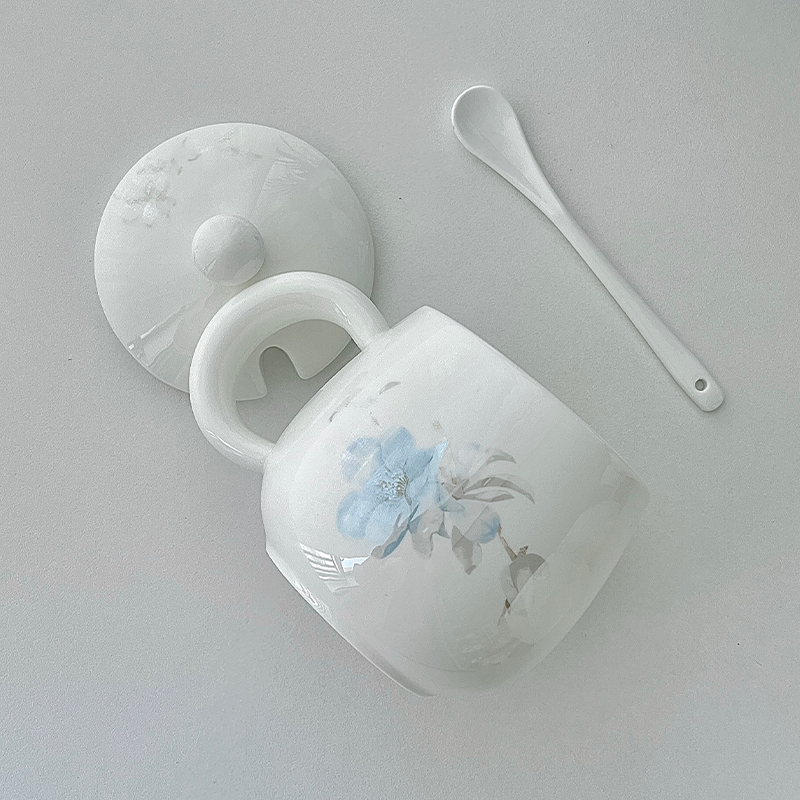 2025新款高颜值马克杯女带盖勺精致骨瓷杯家用喝水杯子陶瓷早餐杯